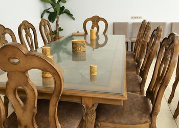 شاليه بمسطح اخضر ومسبح