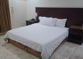 استديو بأثاث مريح وبسيط 