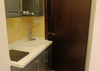 شقة بصالة مريحة وغرفتين نوم 