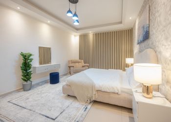 شقة هادئة بصالة وغرفة نوم 