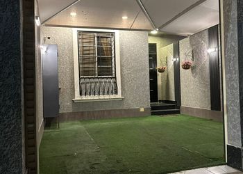 شقة بغرفتين نوم وصالة ومجلس