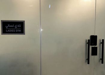 استديو بسرير ماستر وجلسة جانبية