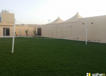 شاليه بمسطح اخضر ومسبح