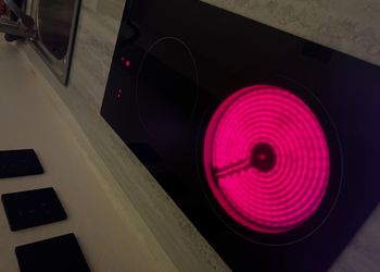 استديو بأثاث مريح وبسيط 