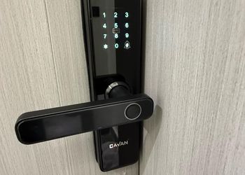 شقة بصالة أنيقة ودخول ذاتي