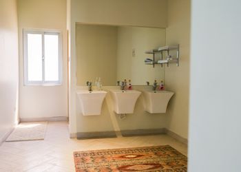 استراحة بمسطح اخضر وجلسه خارجيه