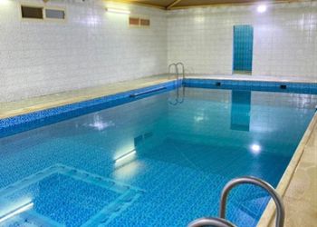 استراحة بمسطح اخضر ومجالس