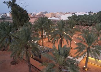 مزرعة بمناظر خلابة وجلسات خارجية 
