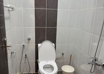استديو بأثاث مريح وبسيط 