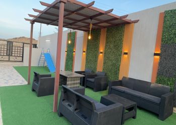 استراحة بمسبح خارجي وجلسة خارجية