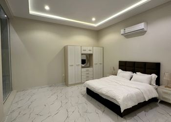 شاليه بمسطح اخضر و مسبح