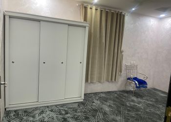 فيلا بمجالس وغرف نوم 