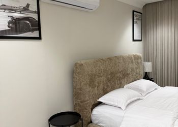 استديو بسرير ماستر وجلسة جانبية