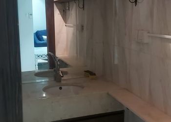 شقة بغرفة نوم وأثاث مريح 