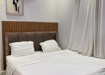 استديو بسرير ماستر وجلسة جانبية 