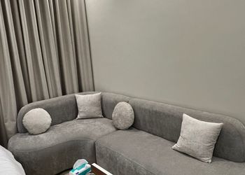استديو بأثاث مريح وبسيط 