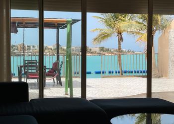 شاليه انيق باطلالة على البحر 