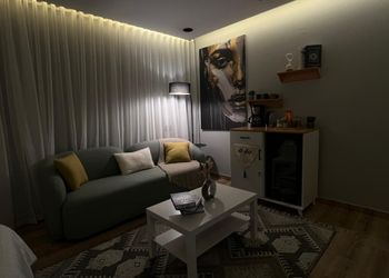 استديو بتصميم انيق ودخول ذاتي