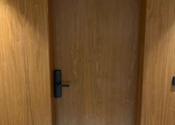شقة بغرفة معيشة وغرفتين نوم 