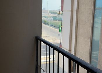 شقة بغرفة جلوس وغرفتين نوم 