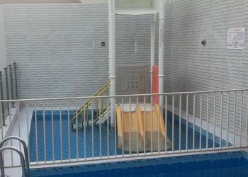 شاليه بألعاب مائية وجلسة خارجية 