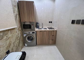 شقة بغرفة معيشة وغرفة نوم 