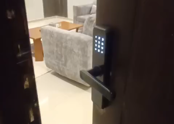 شقة بصالة جلوس وغرفة نوم 