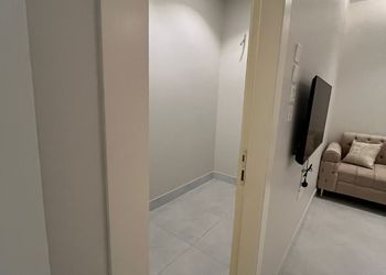 شقة باربع غرف نوم وصالة
