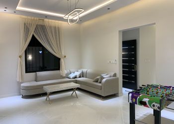شاليه بصالة جلوس ومسبح خارجي