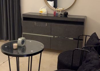 شقة بغرفة معيشة وغرفتين نوم 