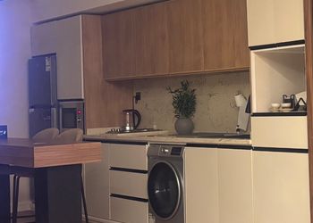 استديو بتصميم أنيق وإطلالة مميزة