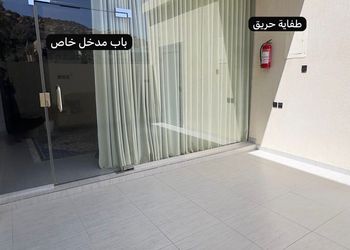 شاليه بصالة مريحة وثلاث غرف نوم 