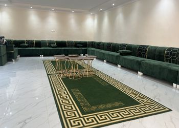 استراحة بمسطح اخضر وجلسه خارجيه