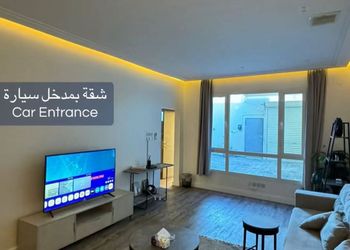شقة بغرفة نوم و صالة بمدخل سيارة