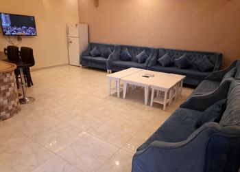 شاليه بمسطح اخضر وجلسة خارجية 