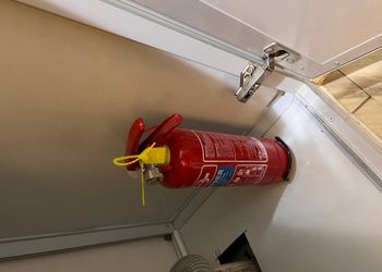 استديو بسرير ماستر وجلسة جانبية
