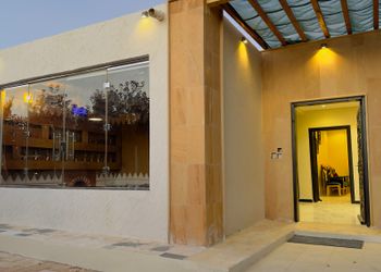 مزرعة بمناظر خلابة وجلسة خارجية 