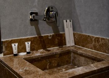 استديو بأثاث مريح وبسيط