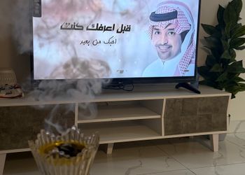 شقة بصالة هادئة ودخول ذاتي 