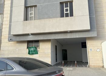 شقة بغرفة معيشة وغرفة نوم 