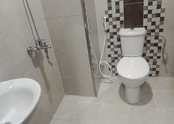 شقة بغرفة جلوس وغرفتين نوم 