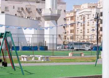 شقة بغرفة معيشة وغرفتين نوم 