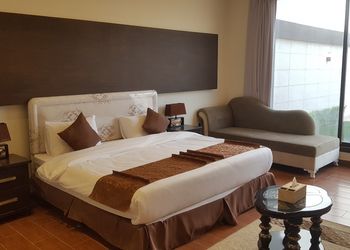 منتجع فندقي بمسطح اخضر