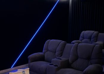شقة بغرفة سينما وغرفة نوم 