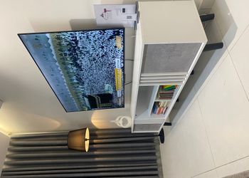 شقة بصالة وثلاث غرف نوم