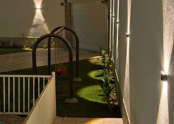 استراحة بمسطح اخضر ومجالس