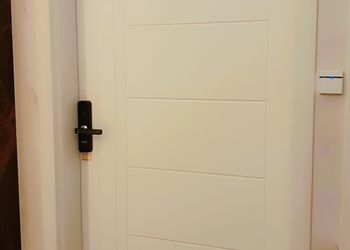 استديو بسرير ماستر وجلسة مريحة 