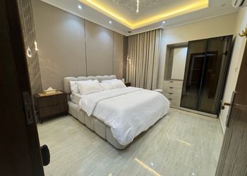 استديو بأثاث مريح وبسيط 
