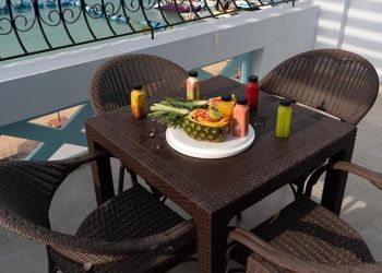 شقة بغرفة معيشة وغرفة نوم 
