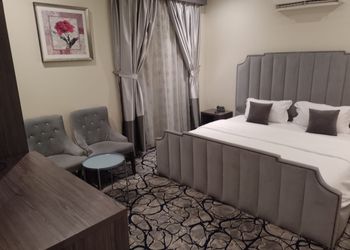 غرفة بأجواء دافئة ومريحة 